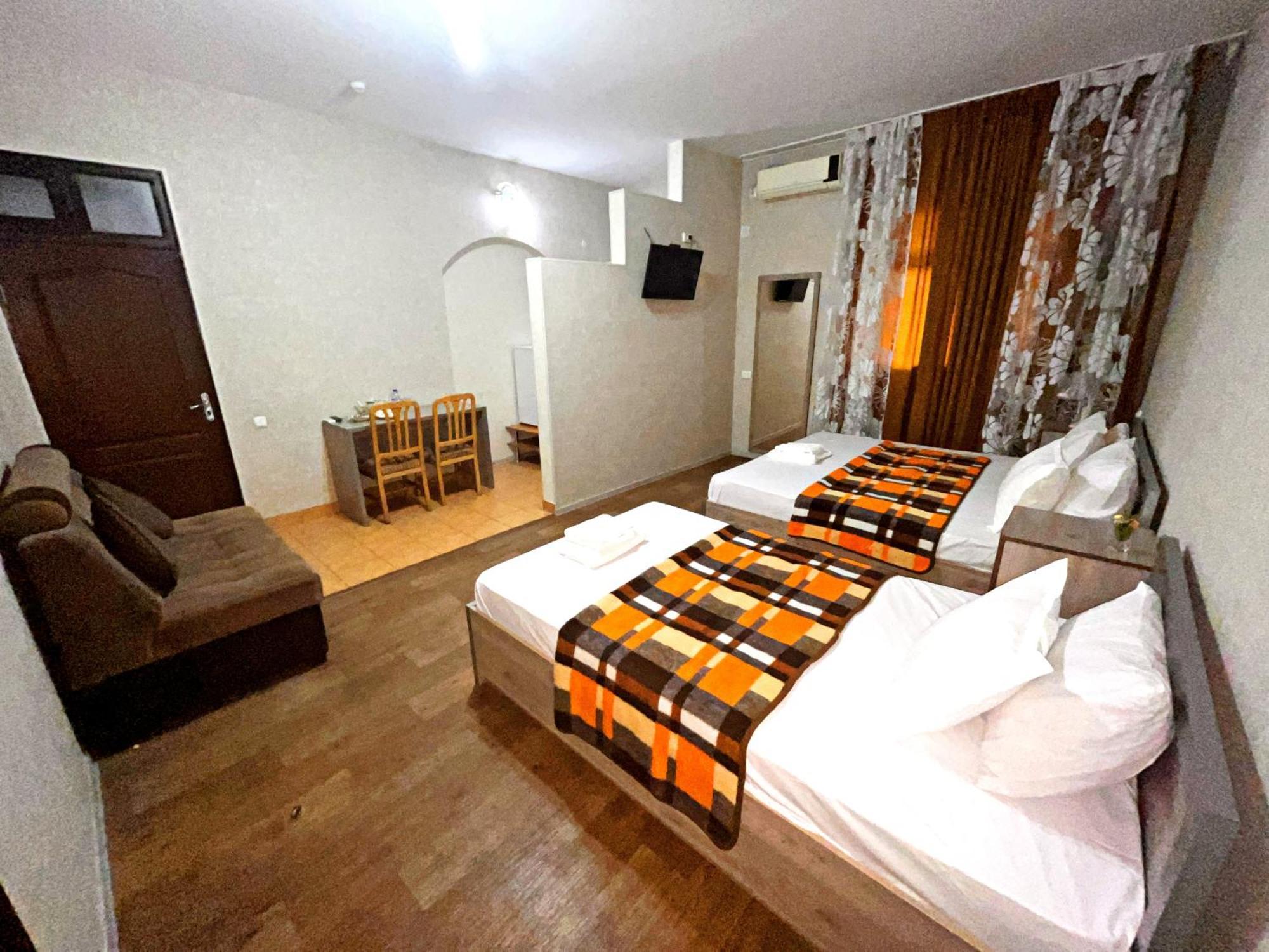 Safar Hotel Tasken Kültér fotó