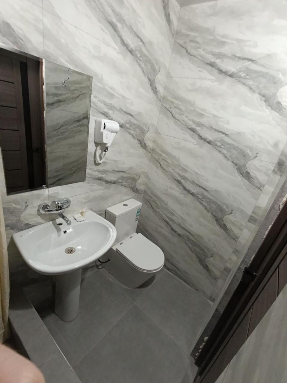 Safar Hotel Tasken Kültér fotó